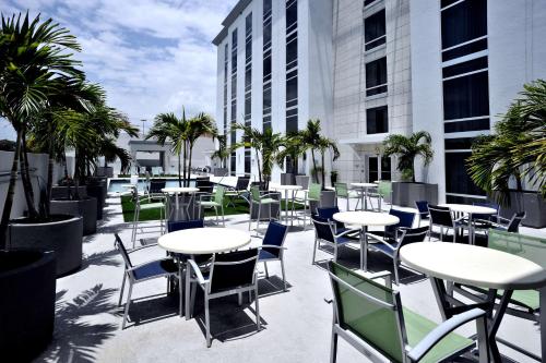 hotel dello ft lauderdale airport tapestry collection by hilton