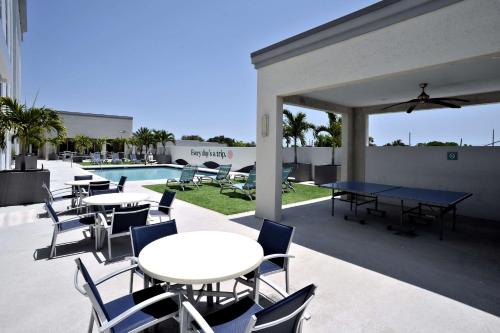 hotel dello ft lauderdale airport tapestry collection by hilton