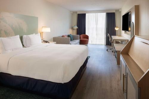 hotel dello ft lauderdale airport tapestry collection by hilton