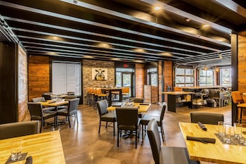 cobblestone hotel and suites stevens point