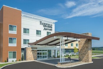 fairfield inn and suites by marriott bloomsburg