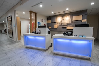 holiday inn express and suites lake charles south