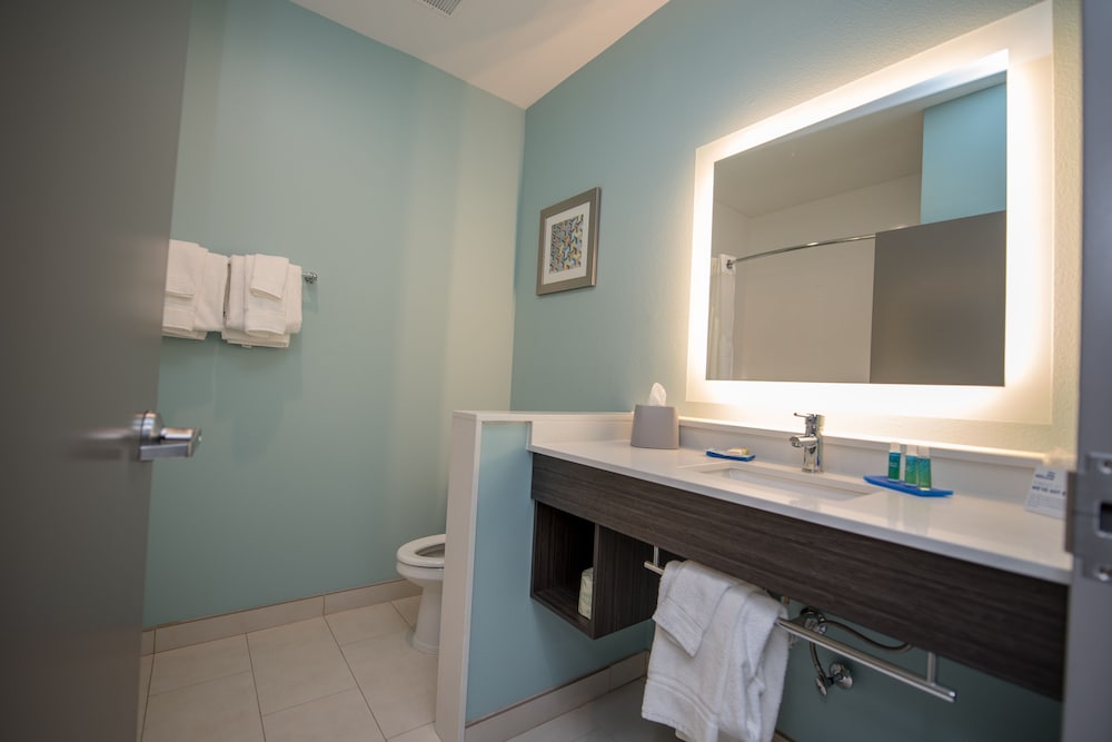 holiday inn express and suites lake charles south