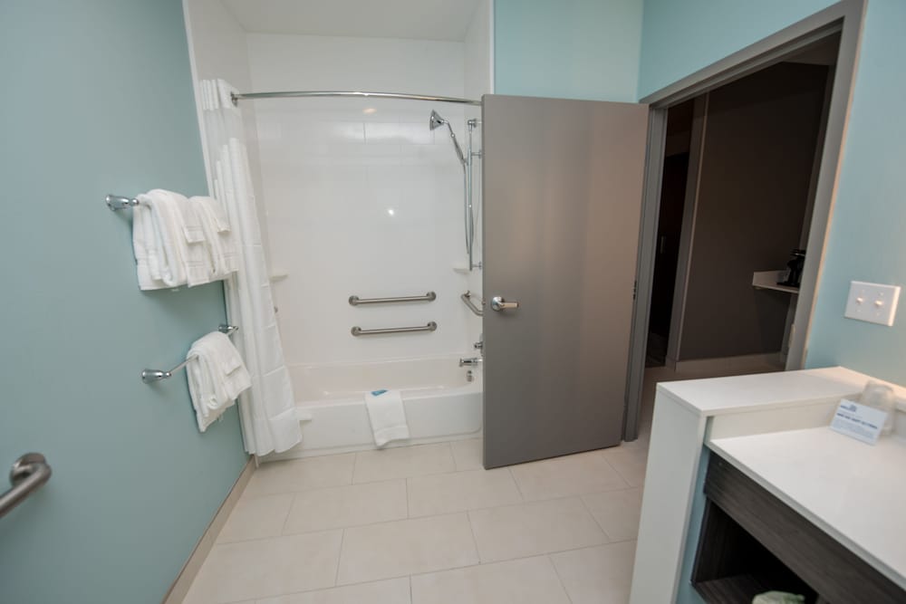 holiday inn express and suites lake charles south