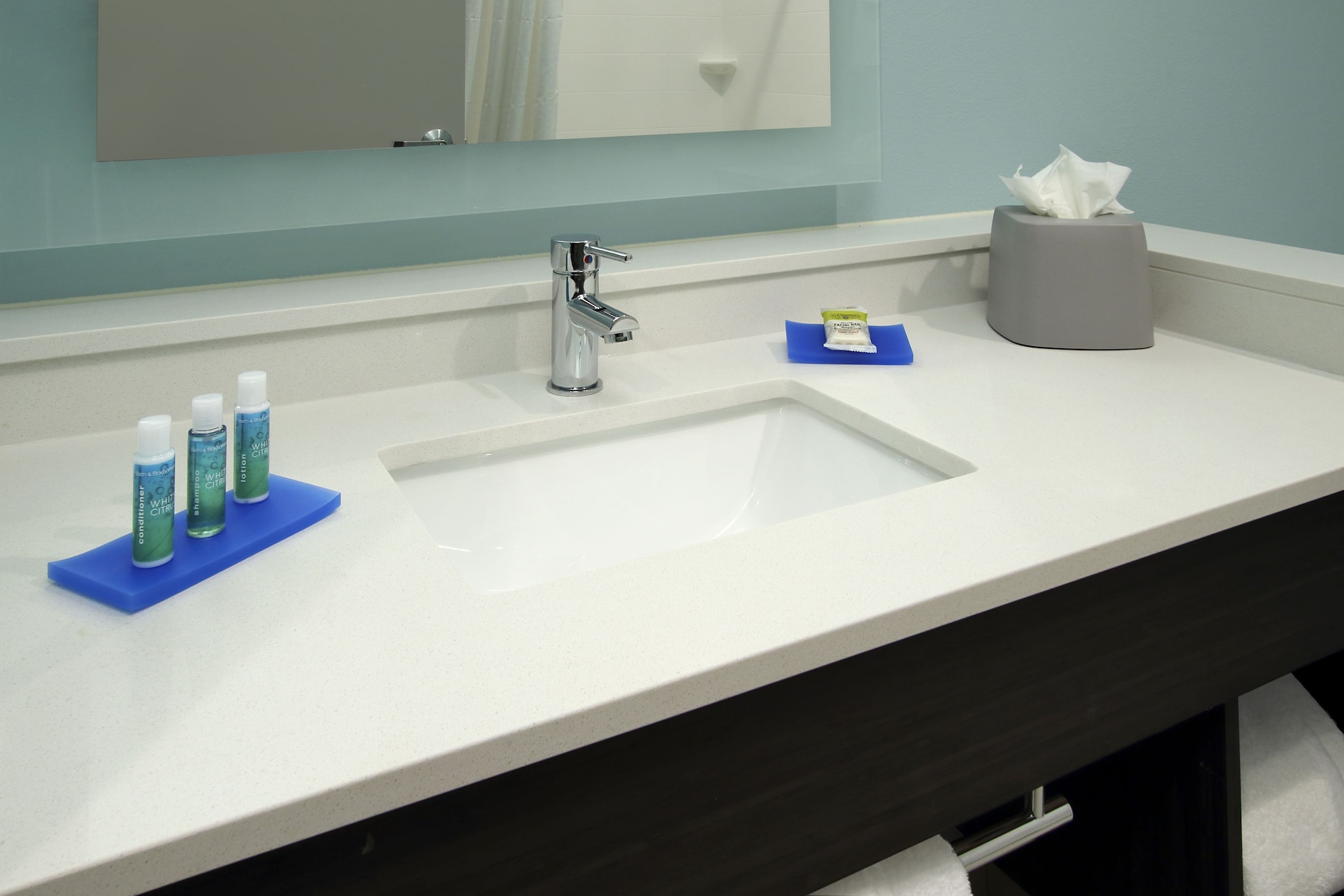 holiday inn express and suites lake charles south