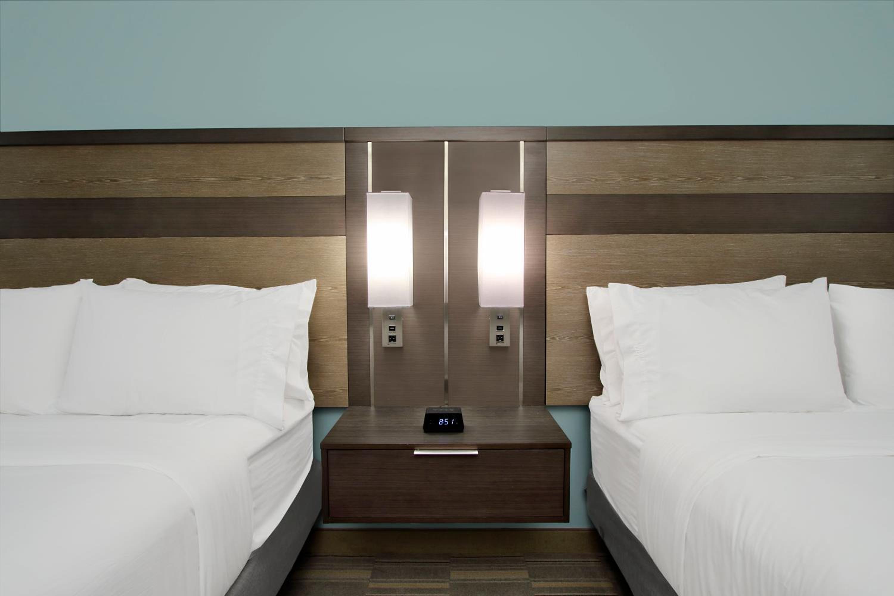 holiday inn express and suites lake charles south