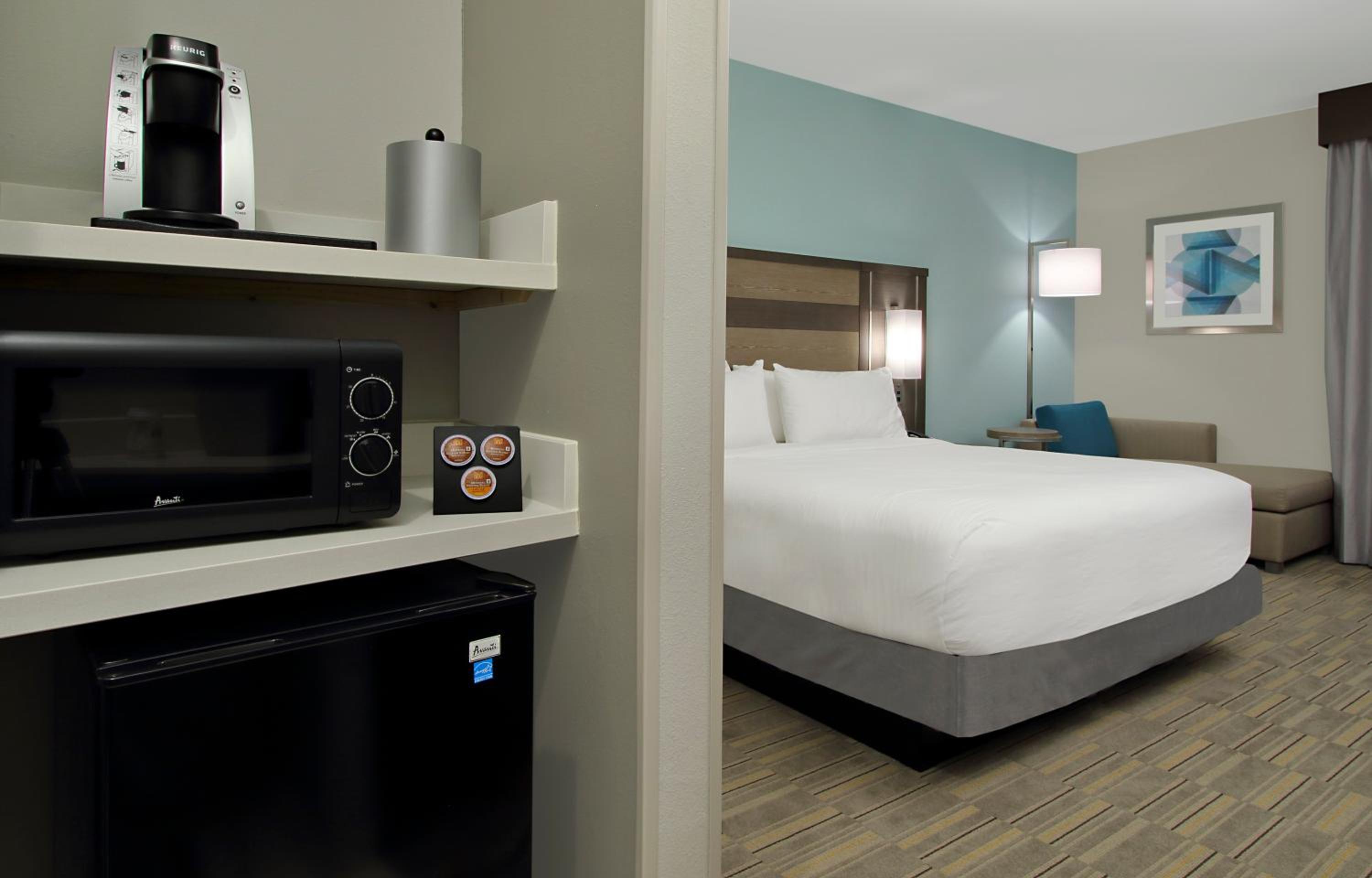 holiday inn express and suites lake charles south