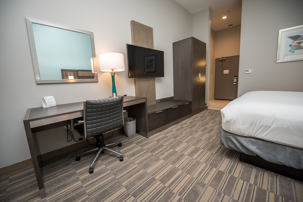 holiday inn express and suites lake charles south