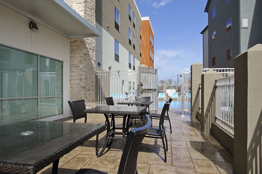 holiday inn express and suites lake charles south