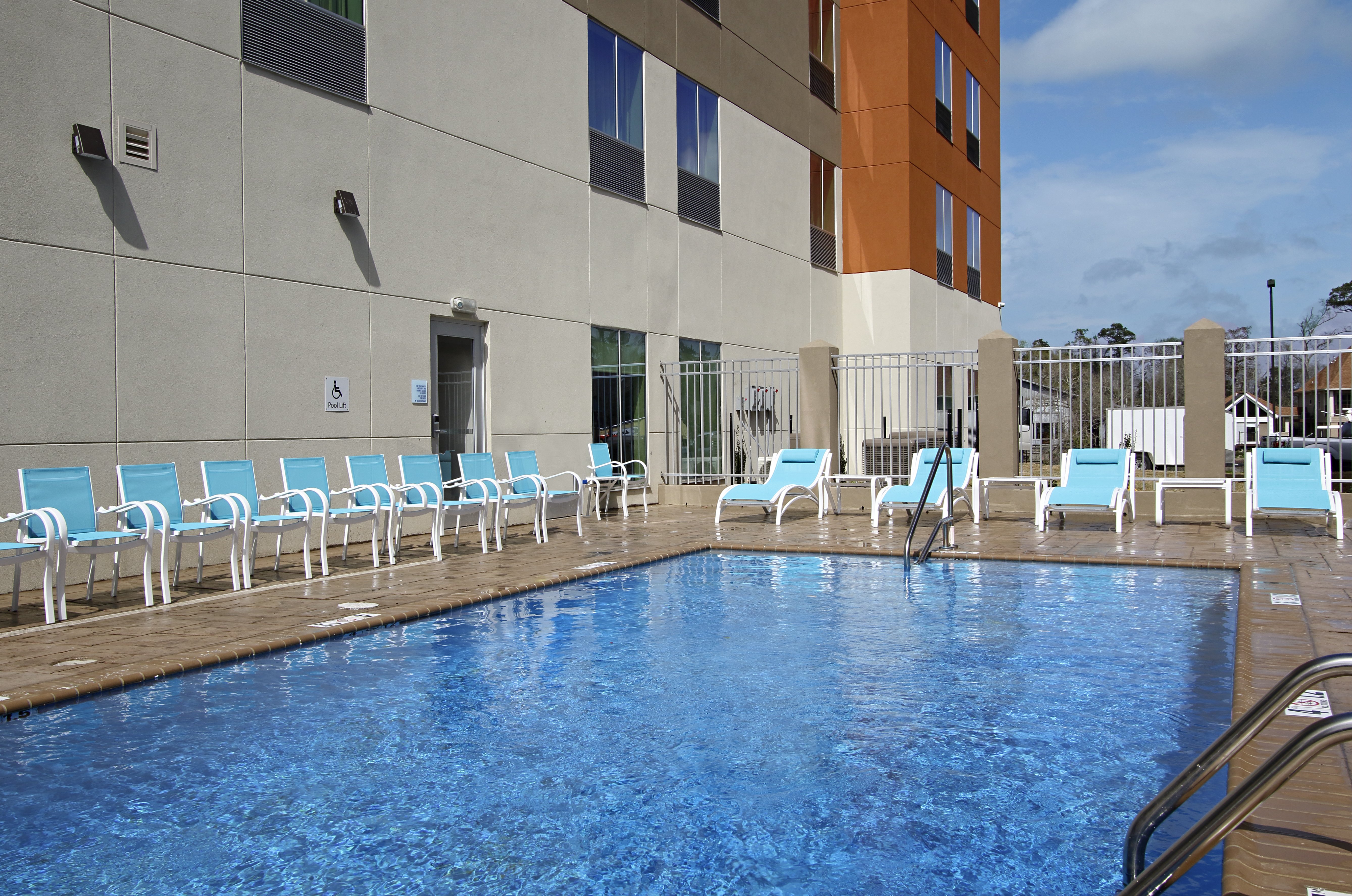 holiday inn express and suites lake charles south