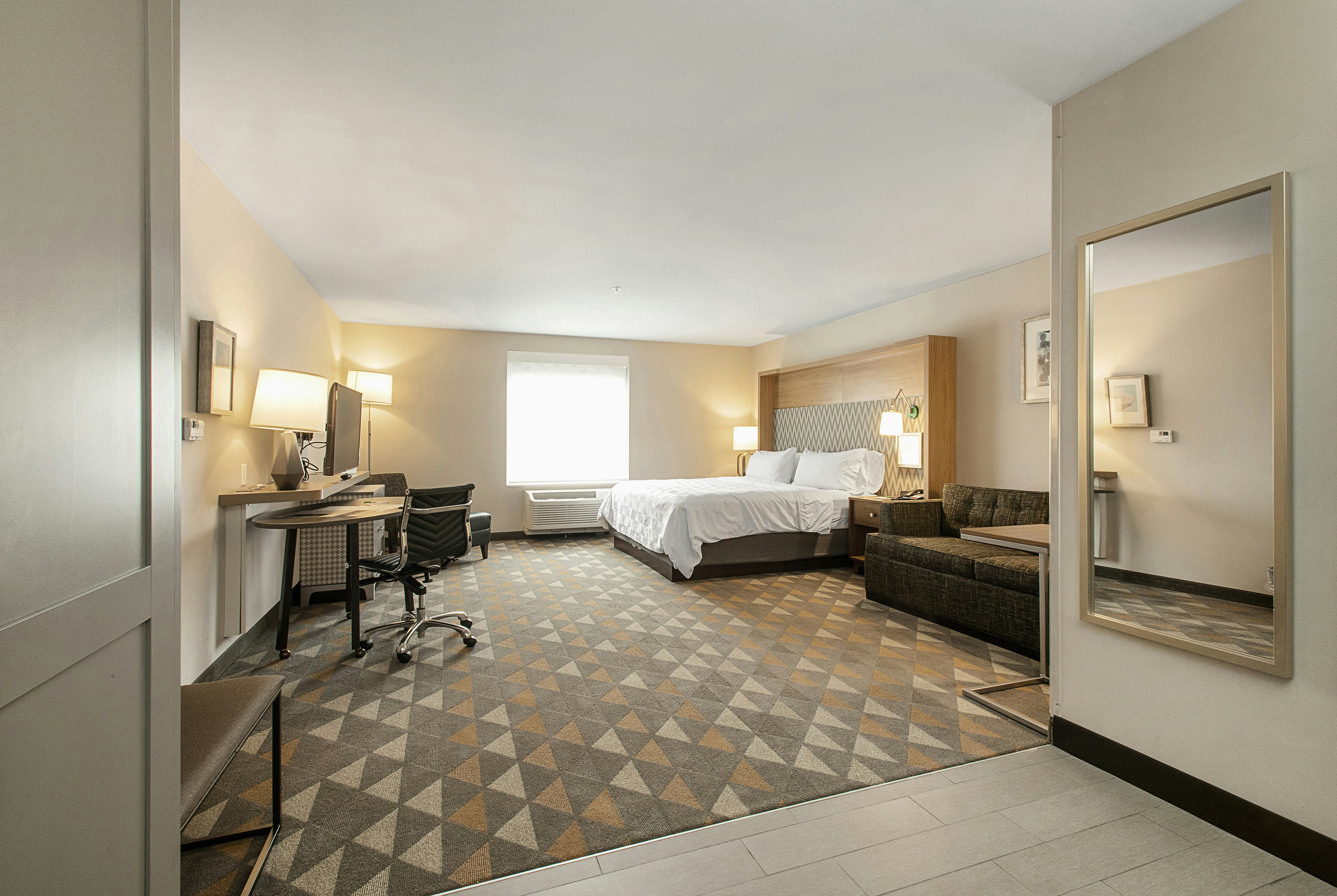 holiday inn and suites decatur forsyth by ihg