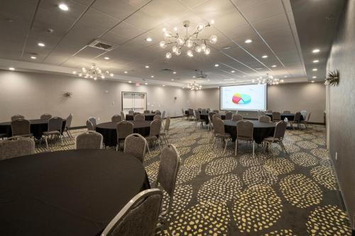 holiday inn and suites decatur forsyth by ihg