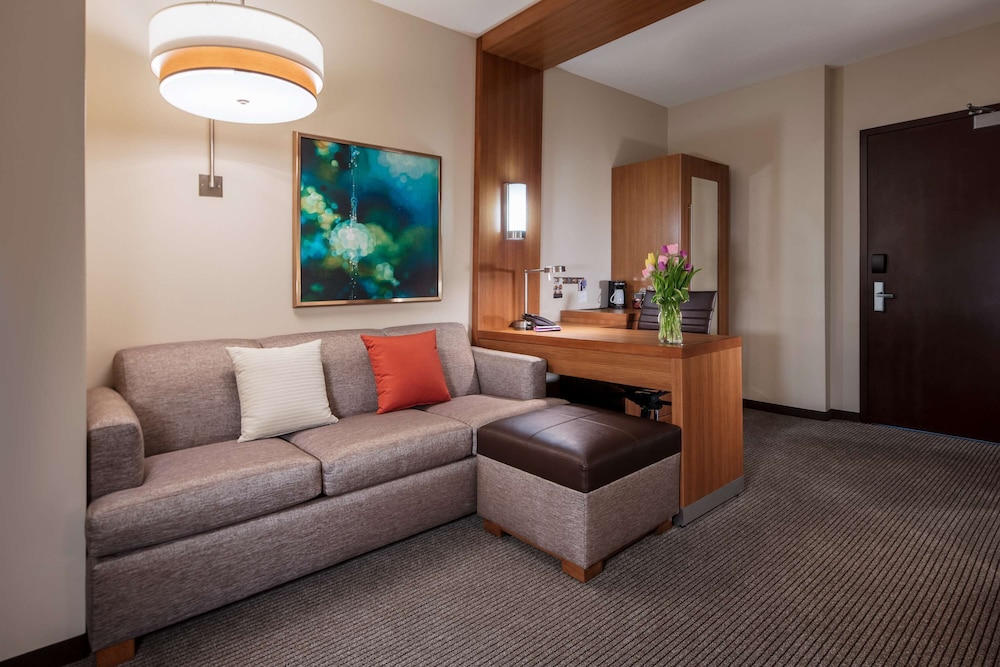 hyatt place delano