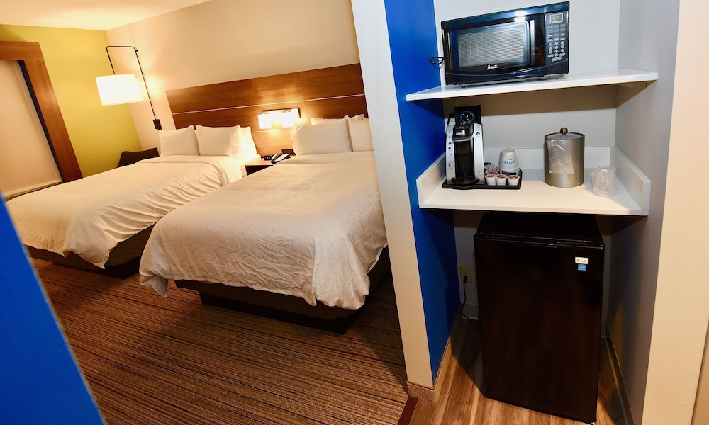 holiday inn express and suites perryville by ihg
