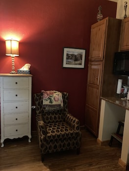 all seasons treehouse village