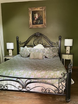 all seasons treehouse village