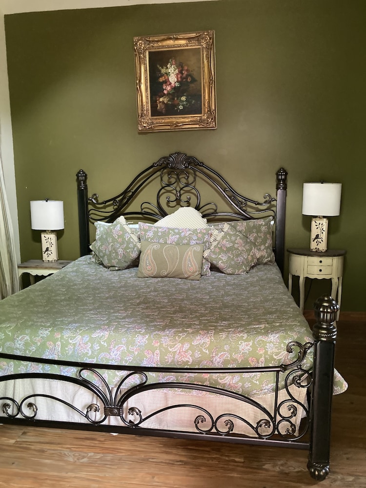 all seasons treehouse village