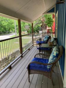 All Seasons Treehouse Village,Exeter>>Eureka Springs,2 star