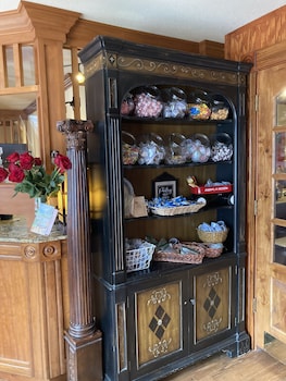 all seasons treehouse village