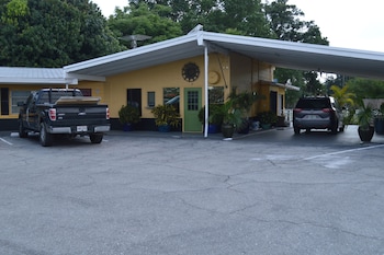 Tropicana Motel Wauchula,Florida>>Bowling Green,3 star