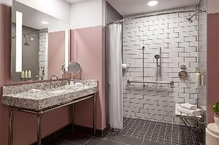 renaissance saint elm dallas downtown hotel