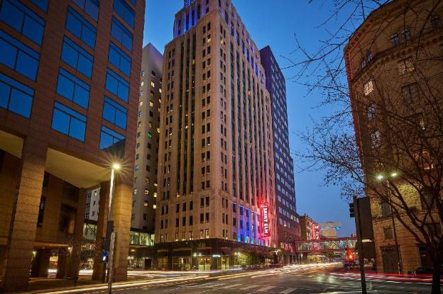 renaissance saint elm dallas downtown hotel