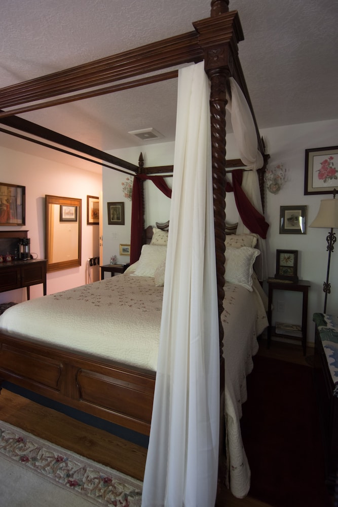 red horse bed and breakfast