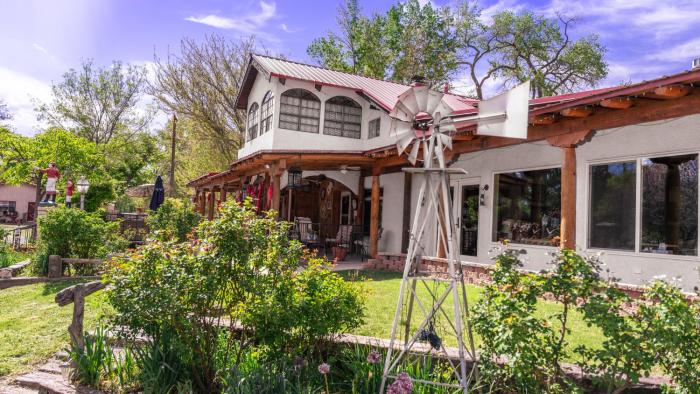 red horse bed and breakfast