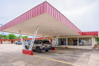 oyo holiday capri motel and rv park