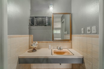 oyo holiday capri motel and rv park