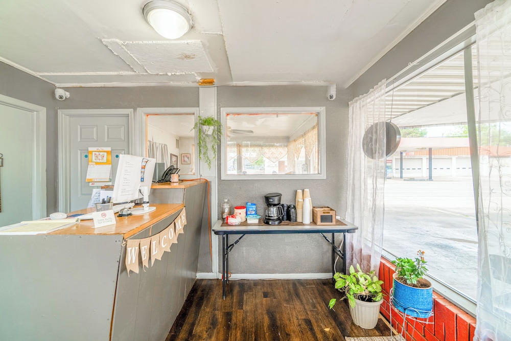 oyo holiday capri motel and rv park