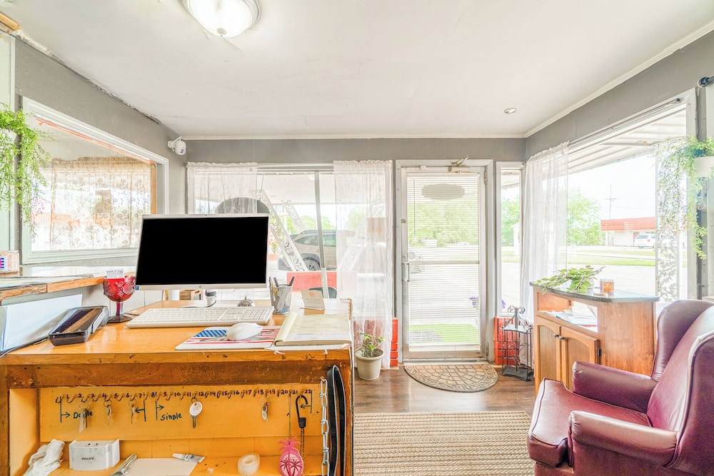 oyo holiday capri motel and rv park