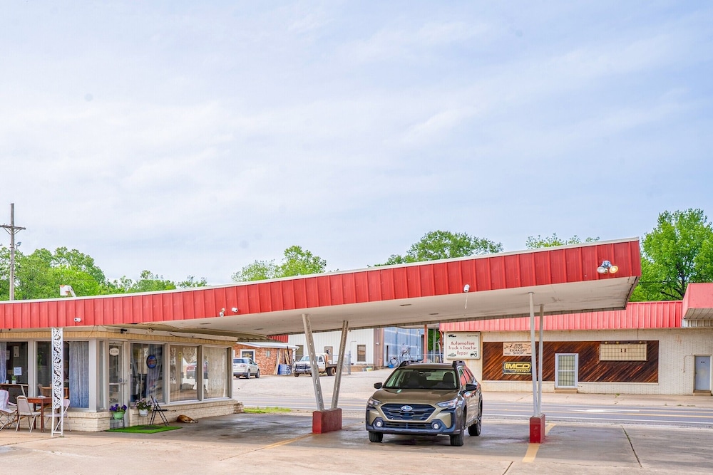 oyo holiday capri motel and rv park