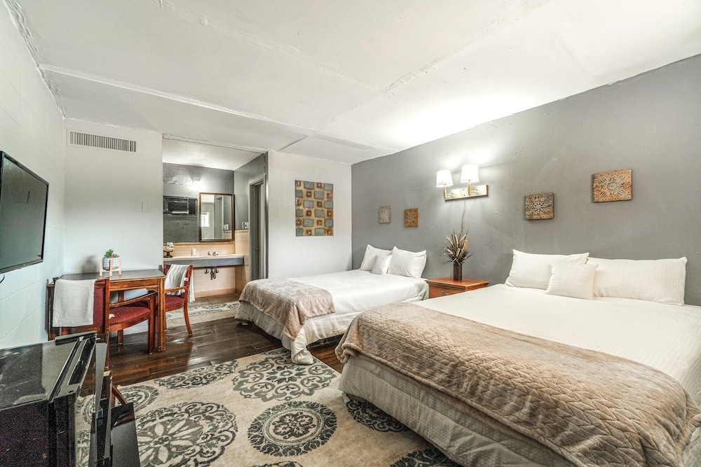 oyo holiday capri motel and rv park