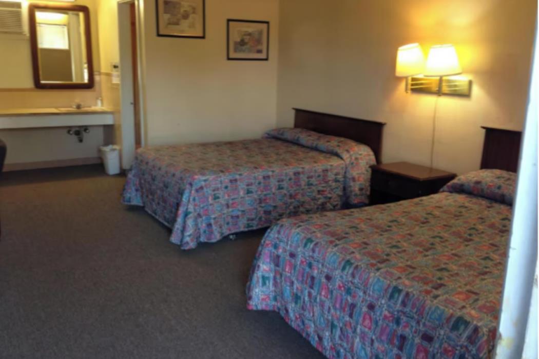 Oyo Holiday Capri Motel & Rv Park,United States Of America>>Booneville,3 star