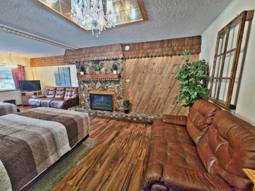 cedar wood inn