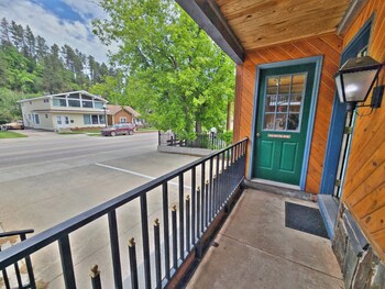 cedar wood inn