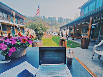 cedar wood inn