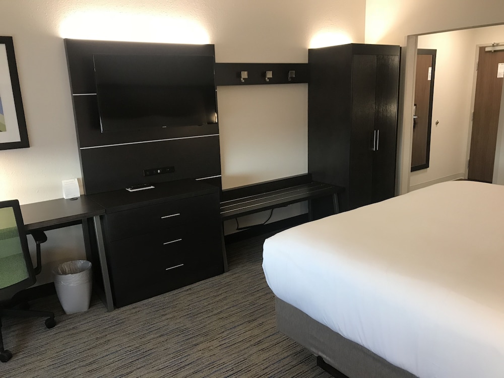 holiday inn express and suites summerville by ihg