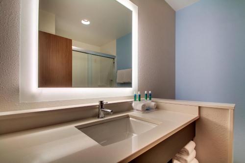 holiday inn express and suites summerville by ihg