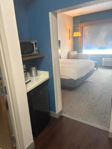 holiday inn express and suites summerville by ihg