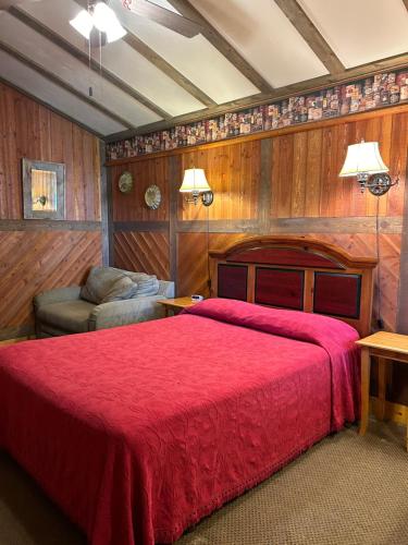 Moore's Old Pine Inn,,3 star