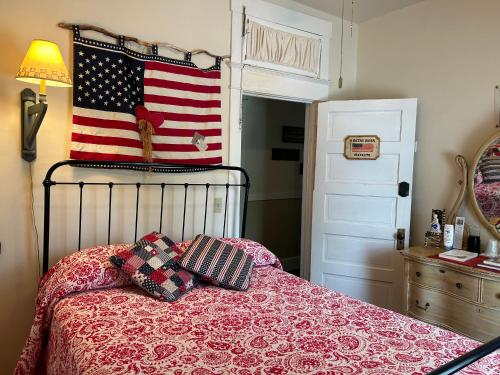 Moore's Old Pine Inn,,3 star
