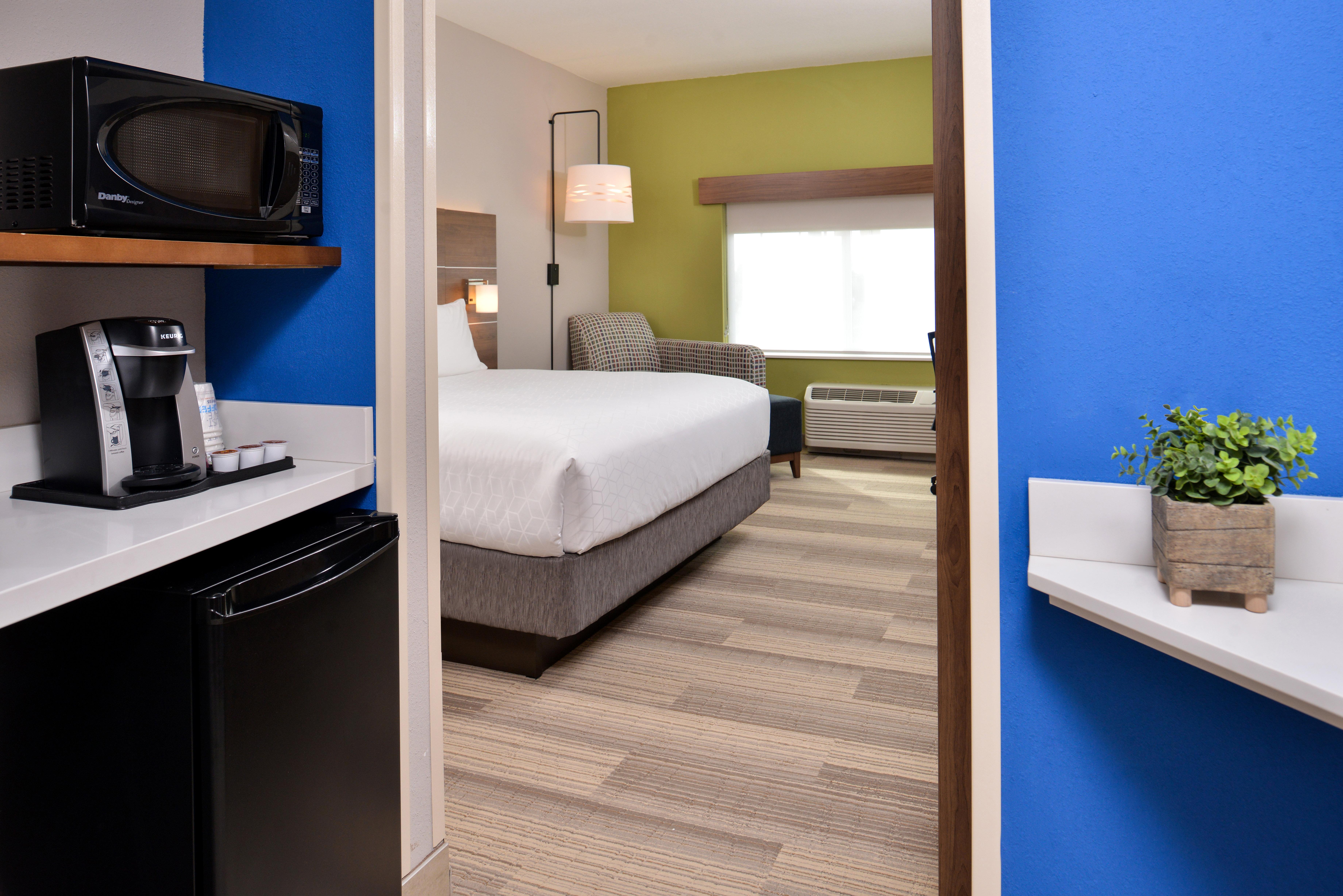 holiday inn express and suites west melbourne by ihg