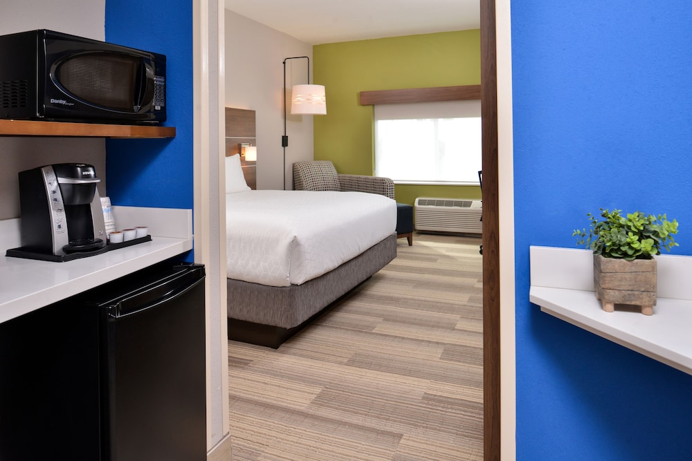 holiday inn express and suites west melbourne by ihg