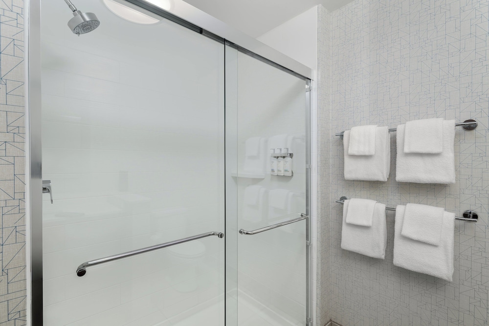 holiday inn express and suites west melbourne by ihg