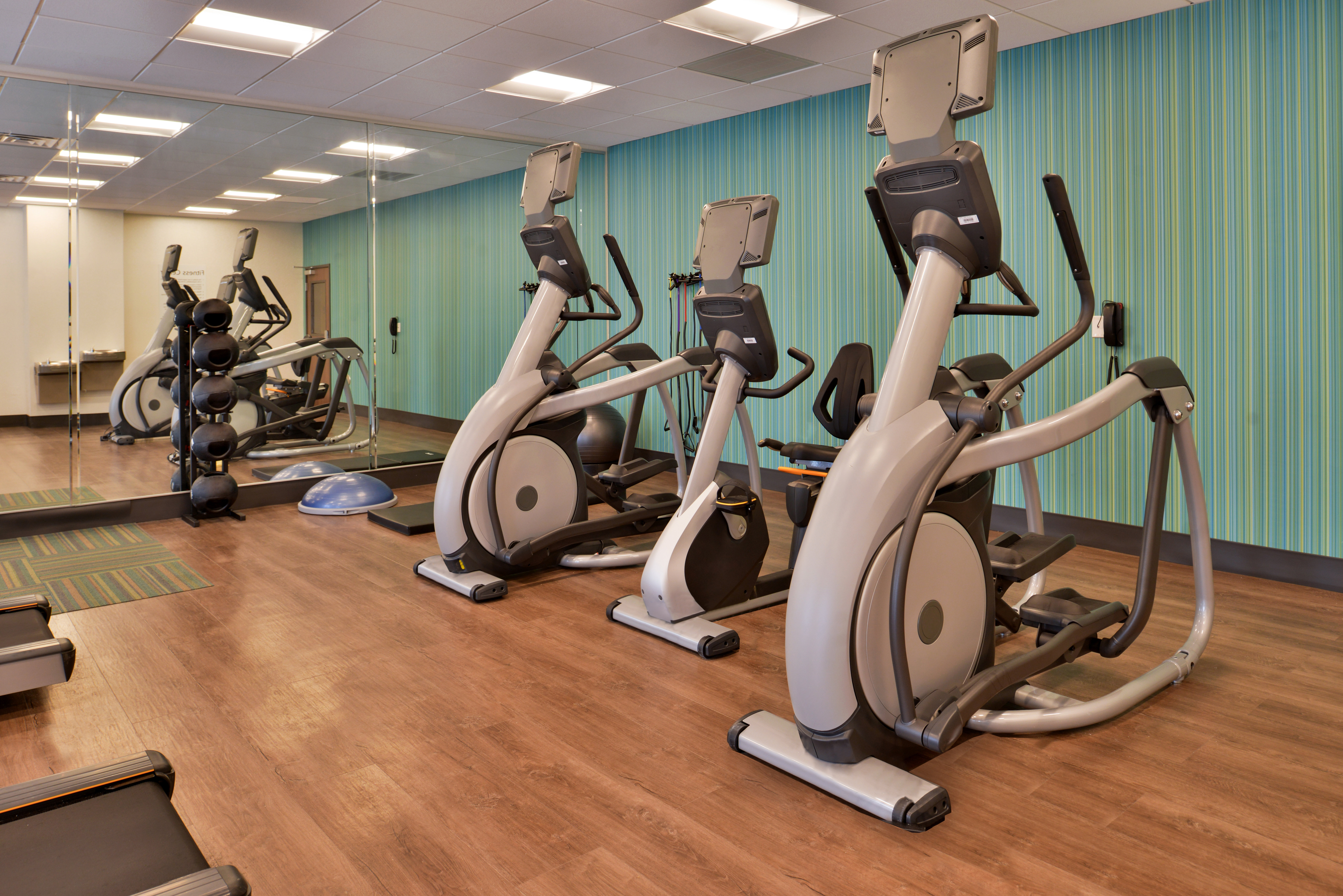 holiday inn express and suites west melbourne by ihg