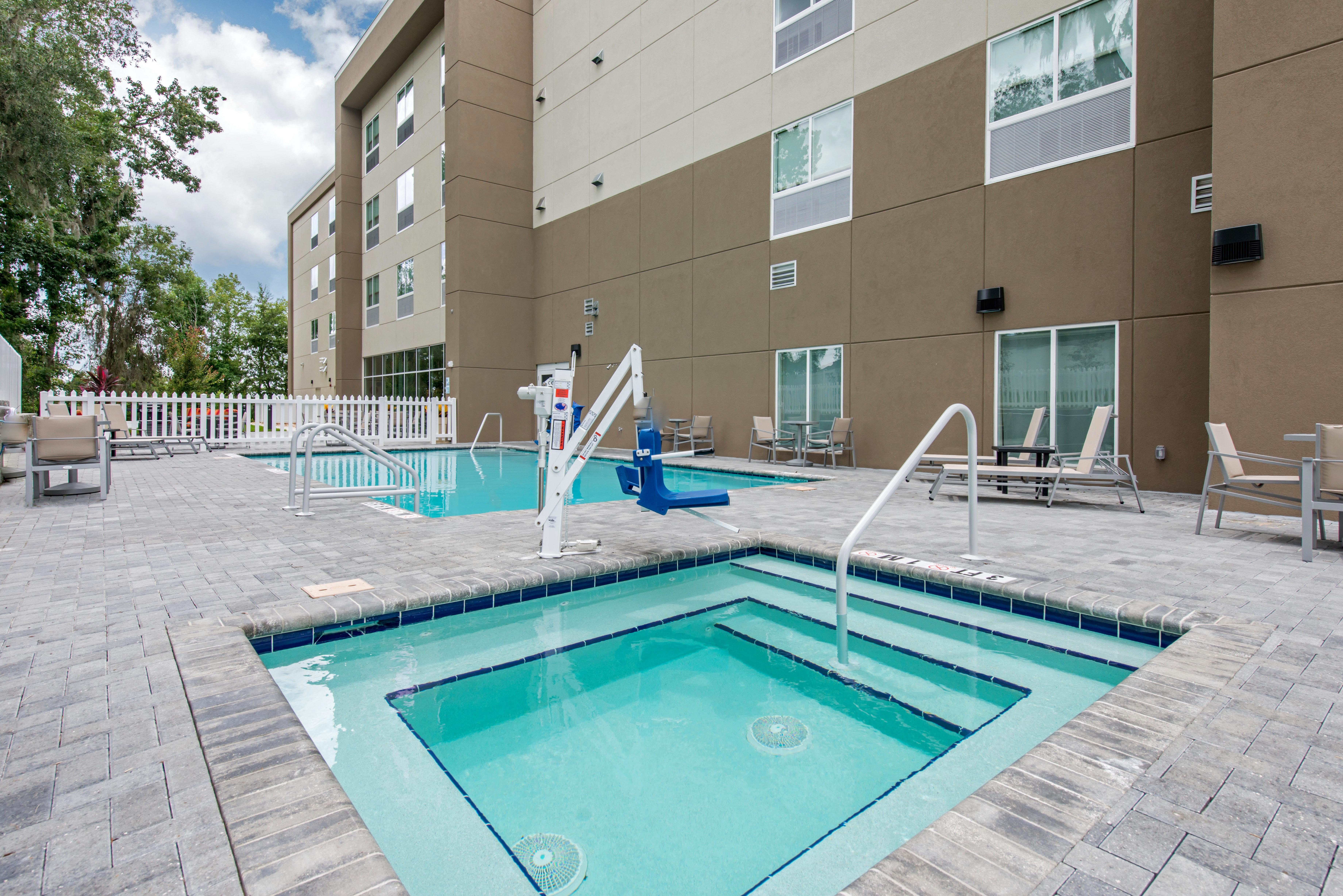 holiday inn express and suites west melbourne by ihg