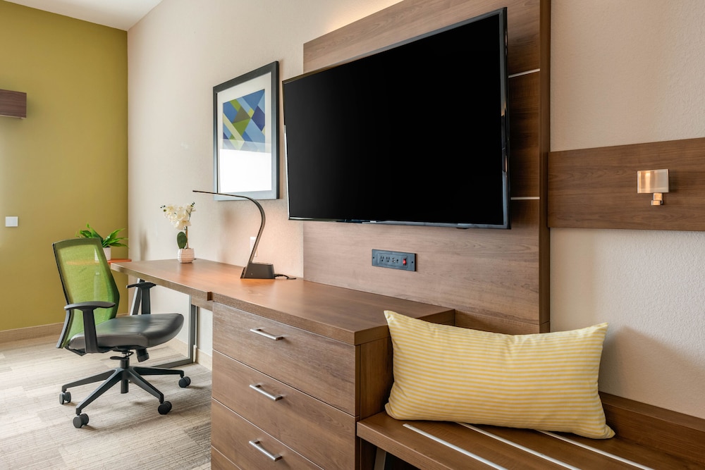 holiday inn express and suites west melbourne by ihg