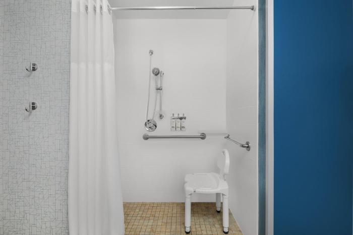 holiday inn express and suites west melbourne by ihg
